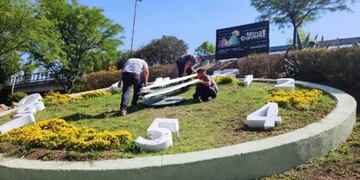 Reloj floral de Mina Clavero