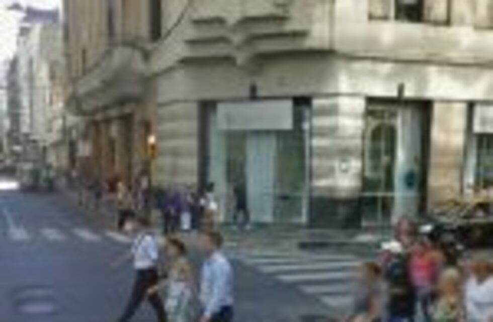 Abordaron a un hombre cuando salía del banco y le robaron dinero y cheques