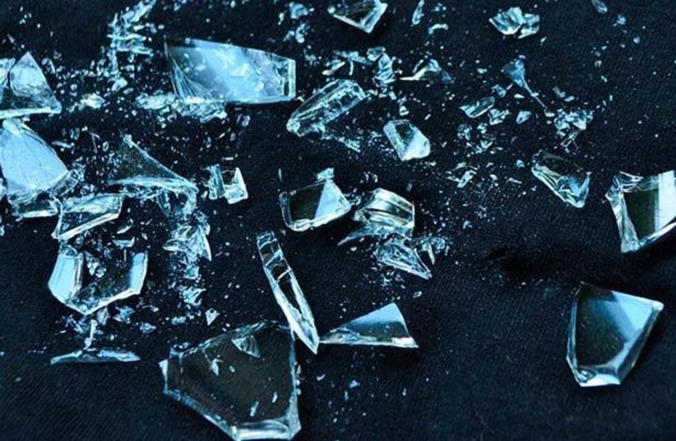 Un joven borracho causó disturbios y amenazó con tragar vidrios para no ser detenido