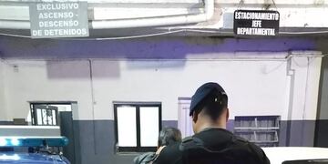 Detenido por violar una orden de restricción