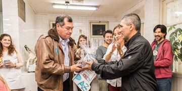 Homenaje en la escuela primaria para adultos N°1
