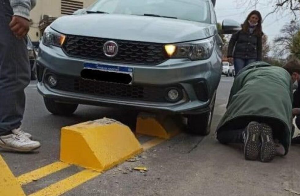 Conducía alcoholizado y chocó contra una bicisenda en pleno centro salteño