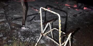 Las llamas consumieron totalmente la vivienda de madera\u002E