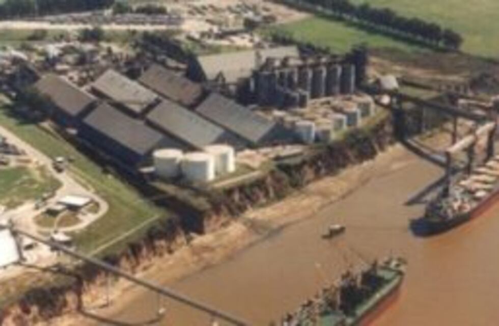 Denuncian un nuevo derrame en el río Paraná