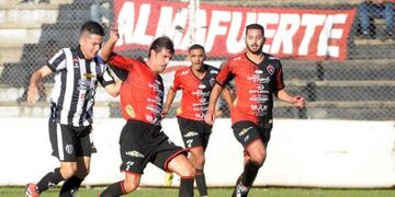 Sporting recibe a Liniers