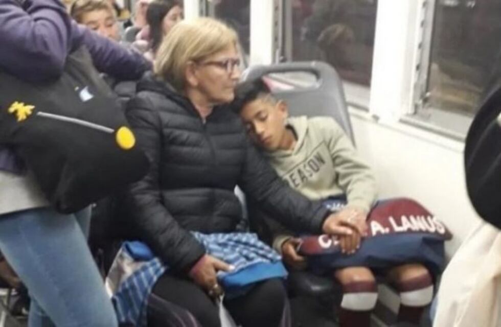 Descansa en el tren para cumplir su sueño