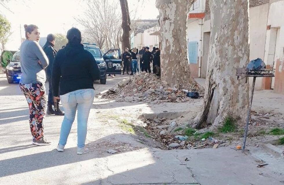 Denuncian que la policía no auxilió al joven herido por una agente en barrio Tablada