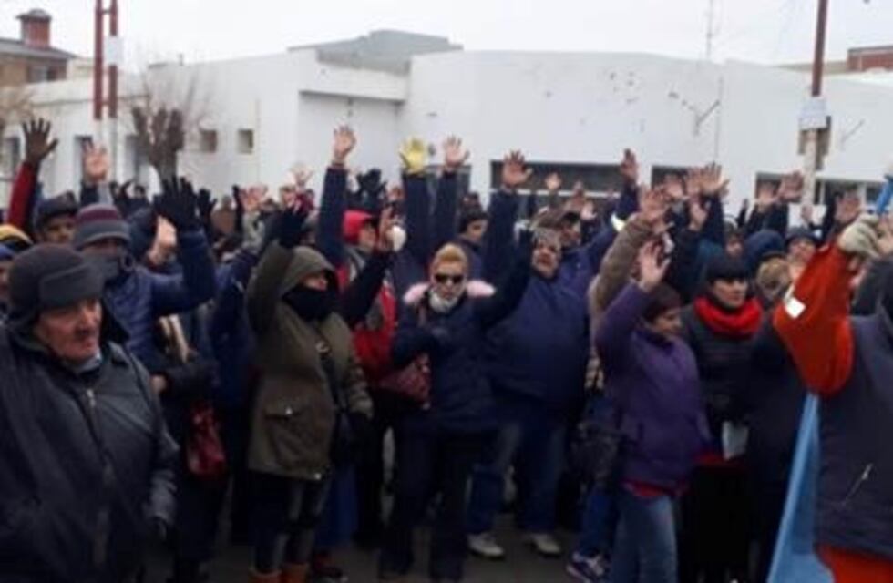 Caleta Olivia: empleados municipales continúan con el paro