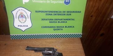 Un menor fue detenido por disparar al aire y contra un patrullero