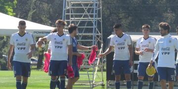 La Selección Sub 17 se entrenó por última vez en Ezeiza antes de viajar al Mundial de Brasil\u002E (Twitter)
