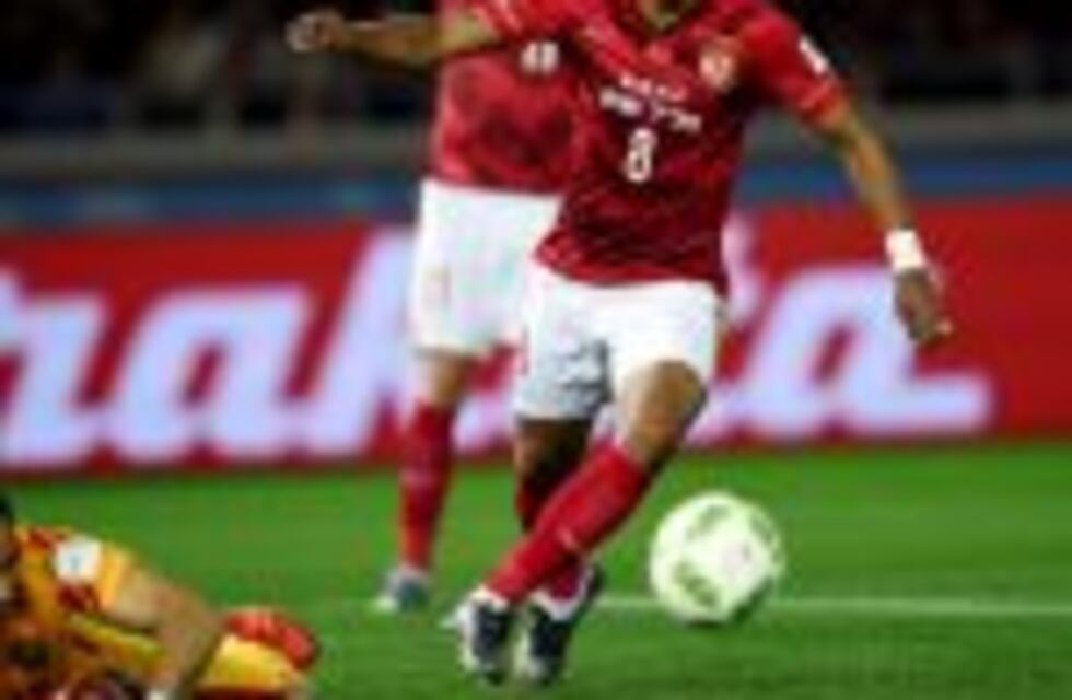 Por qué el fútbol chino tienta a Messi y Tevez con sueldos millonarios