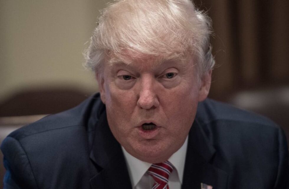 Trump prohibió volar hacia Estados Unidos con tablets y computadoras