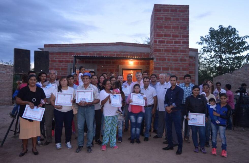 Se inauguraron casi 100 viviendas en el departamento de Pellegrini