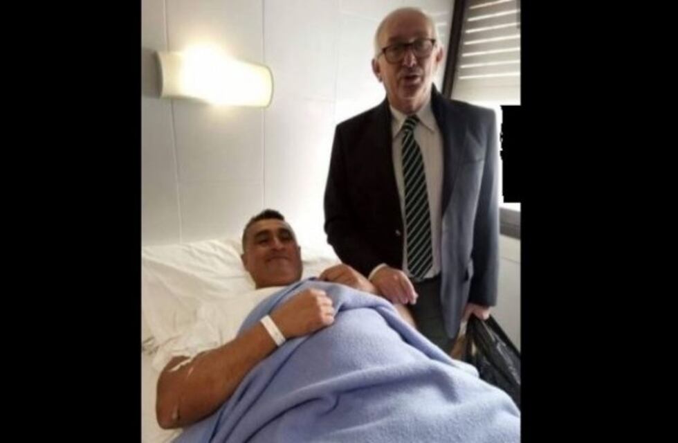 Médico operó a un paciente gratis porque se enteró de que es bombero