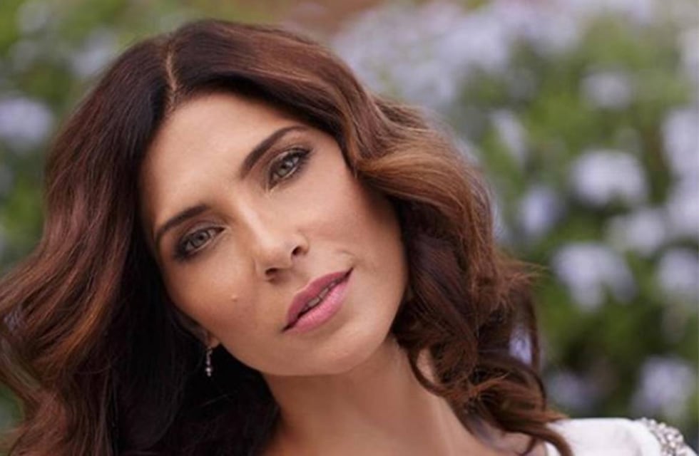 Tras el regreso de “Pasión de Gavilanes”, Lorena Meritano posó en la pileta con una malla enteriza estampada
