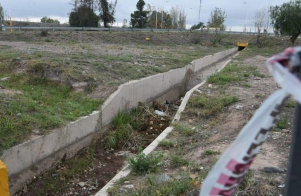 Hallan el cuerpo sin vida de un hombre en una acequia de Mendoza