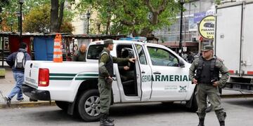 Un gendarme fue asaltado en Lomas de Zamora y los ladrones se llevaron a su bebé dentro del vehículo\u002E