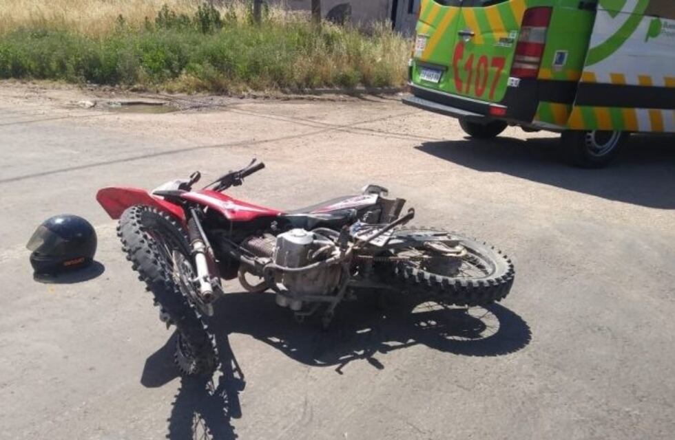 Un herido en un choque entre una moto y una camioneta