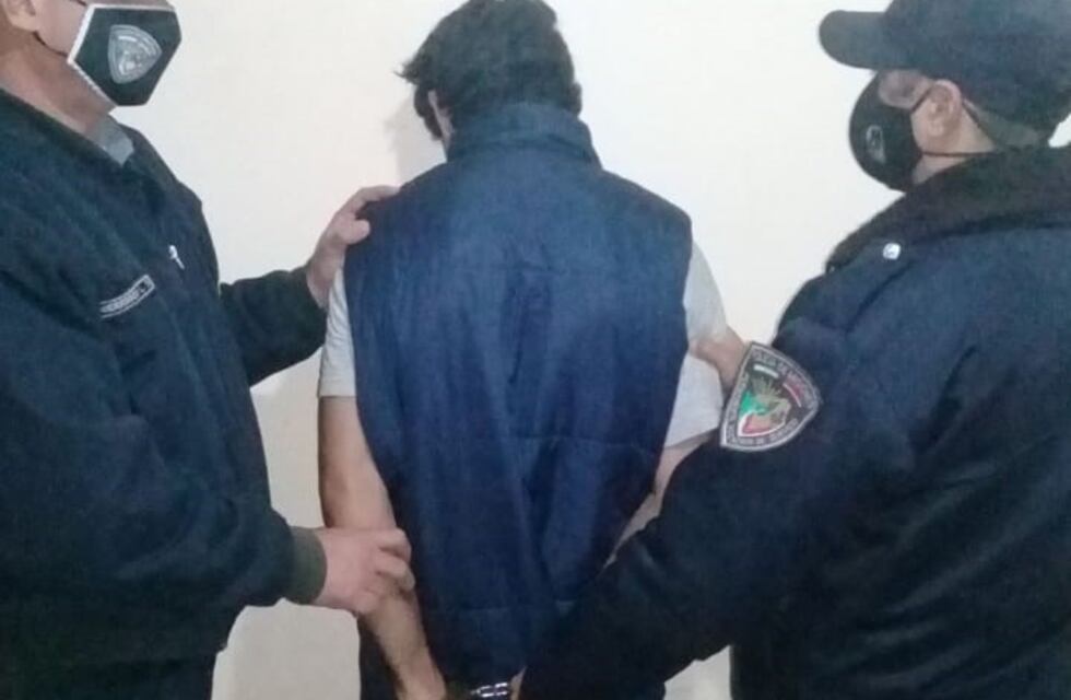 Tres policías fueron heridos con disparos cuando detuvieron a un acusado de violencia familiar