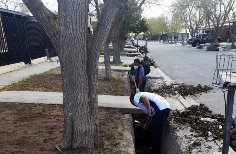 Reiteran el pedido a los vecinos para mantener la limpieza de las acequias