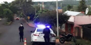 Cayó en un control policial con una moto robada por violar la cuarentena