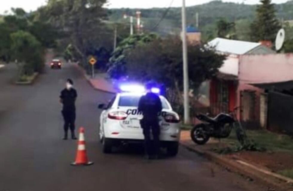 Cayó en un control policial por violar la cuarentena y su moto era robada