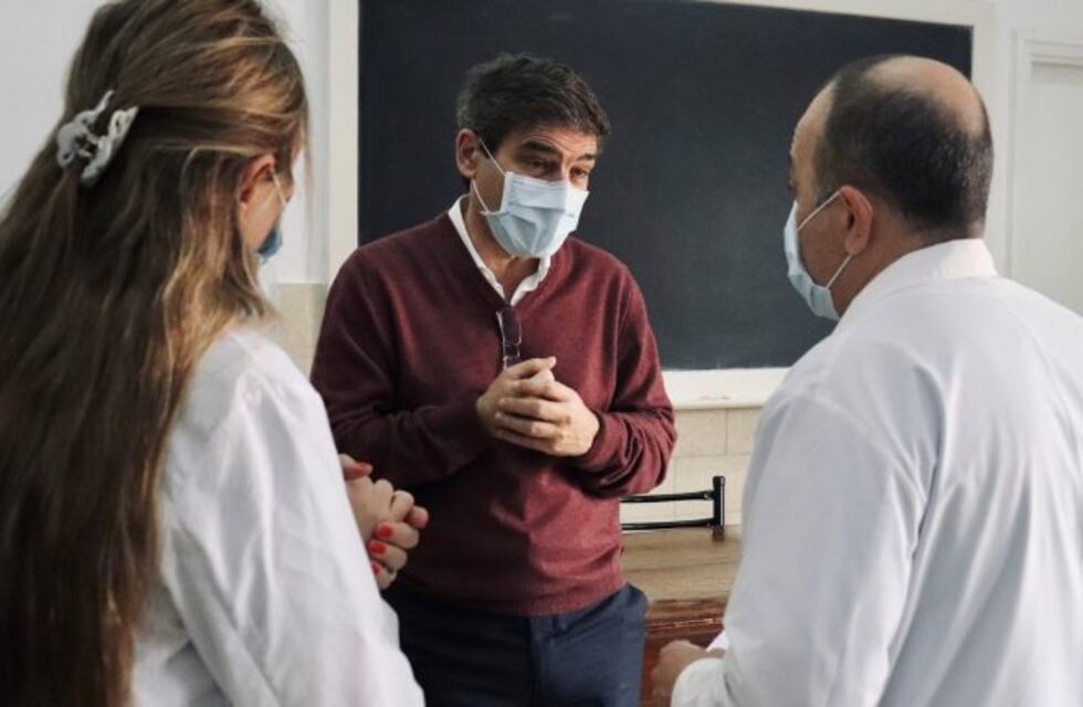Para Quirós la mejor forma de generar confianza en la vacuna es "mostrar la información de los fabricantes"