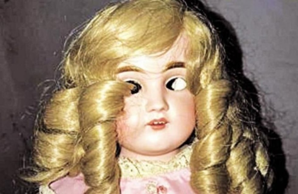 La historia de Janet, la muñeca "endemoniada" que genera terror en las redes sociales