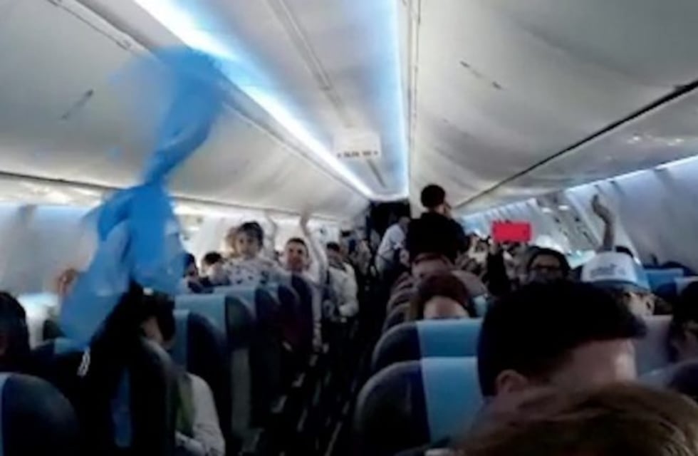 El comandante de un vuelo a Misiones gritó el gol de Argentina en pleno viaje