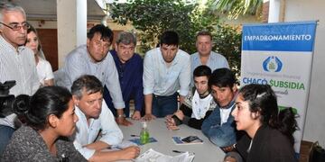 El gobernador participó de las entrevistas de los beneficiados por el plan de subsidios\u002E (Prensa Gobierno del Chaco)