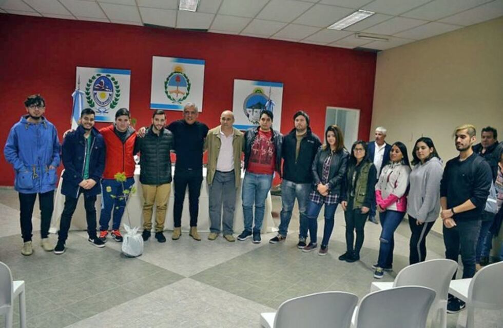 Cañadón Seco: entregó las becas del programa PAESCO