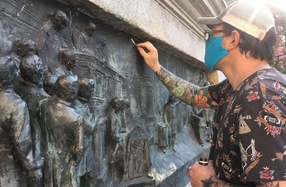 Comenzaron los trabajos de restauración del monumento de la ex plaza Vélez Sarsfield