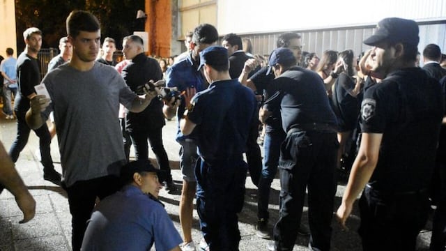 Operativo de control durante la fiesta electru00f3nica que contu00f3 con la presentaciu00f3n del DJ Nick Warren en el centro de eventos Metropolitano en Rosario.