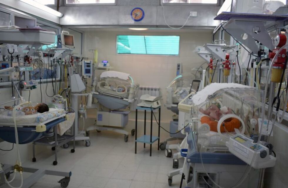 Mejoró levemente la salud del bebé abandonado en Hernández