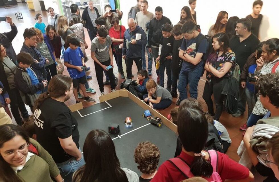 Inédita competencia de robots en escuela de Guaymallén