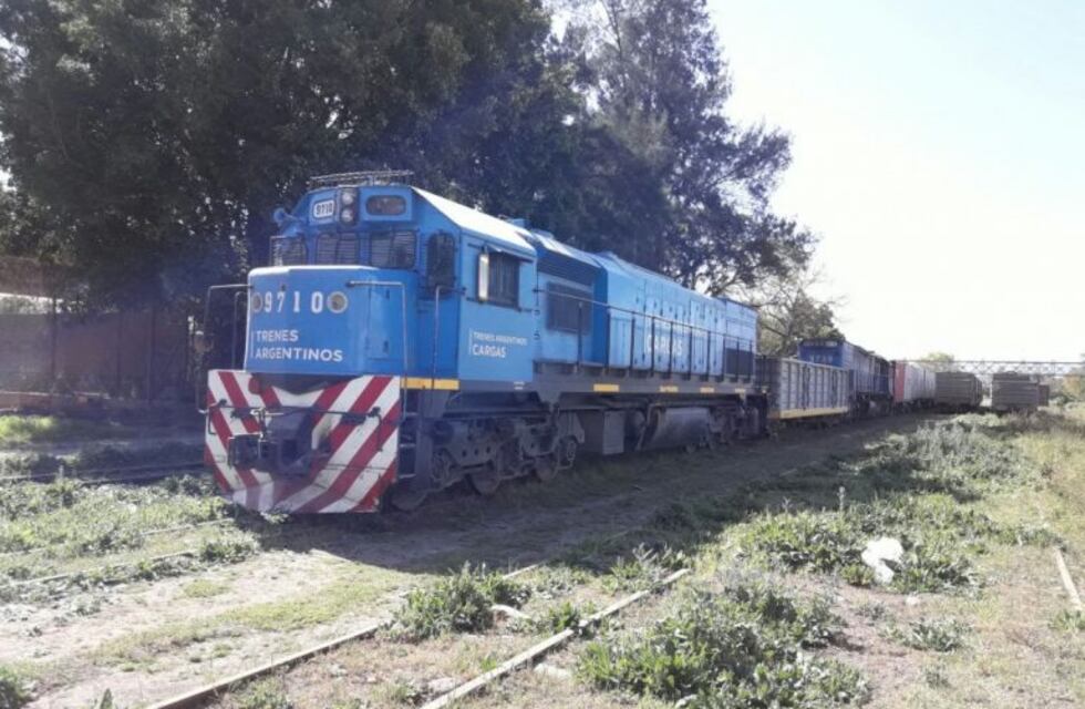 Un tren lo arrolló, pero se salvó de milagro