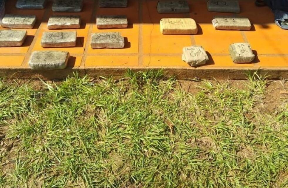 En operativo por violencia familiar incautaron 12 kilos de marihuana