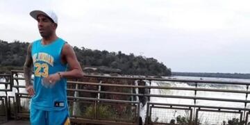Carlos Tévez en Cataratas del Iguazú\u002E (Foto de Norma Devecchi)