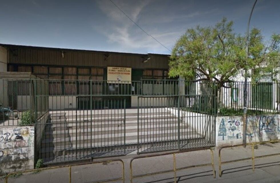 Se llevaron hasta los cubiertos en una escuela de barrio Rucci