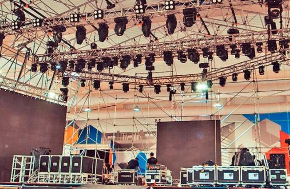 Todo listo para la llegada de "Genios de la Argentina": así quedó el Noto Tecnológico en Santiago