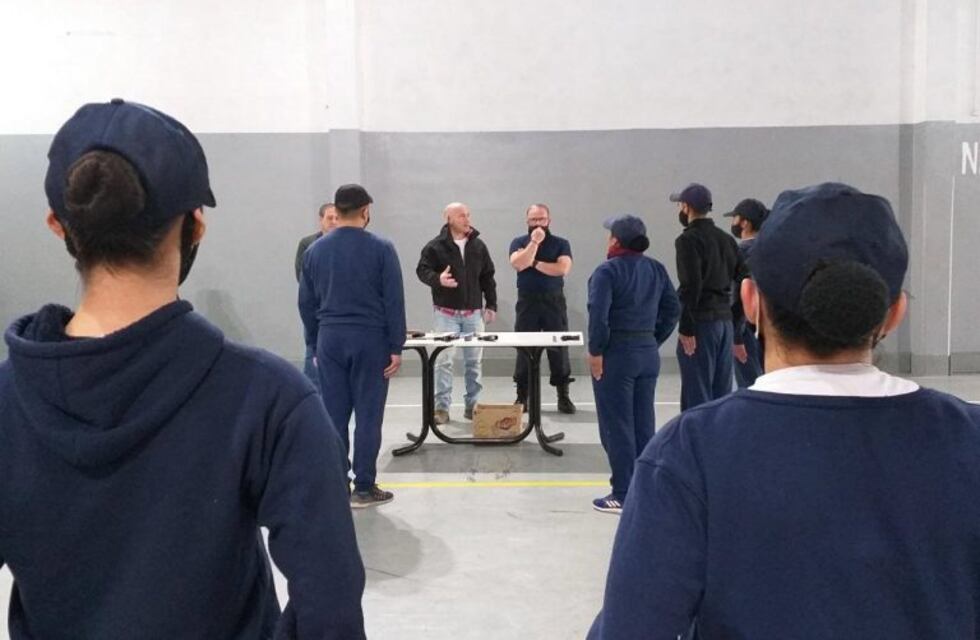 Esquel: Massoni se reunió con funcionarios y visito a los aspirantes de la policía