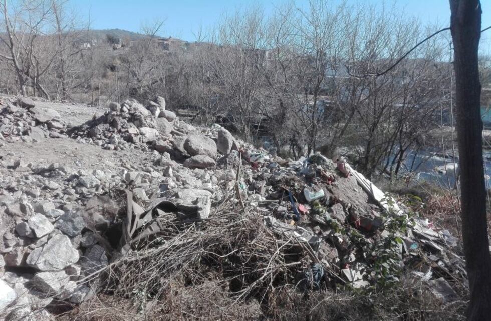 Polémico relleno de terrenos a la margen del río Suquía