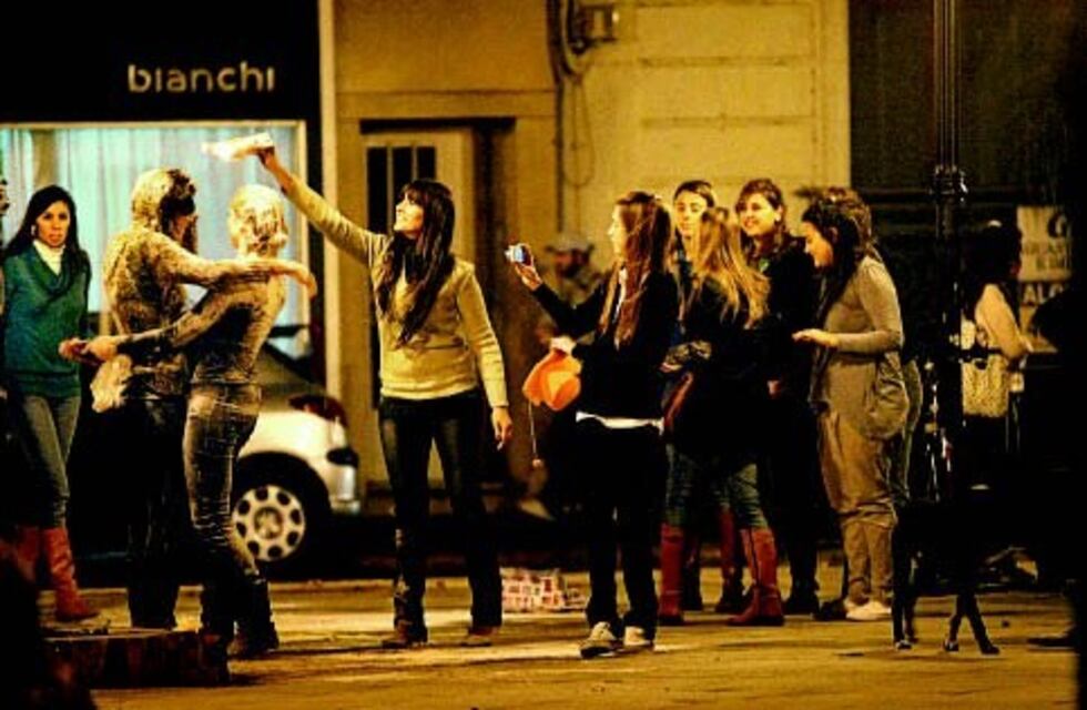 Proponen que los alumnos que se reciben donen los huevos y harina