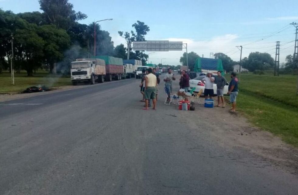 Los camioneros mantienen la protesta sobre diferentes rutas santafesinas