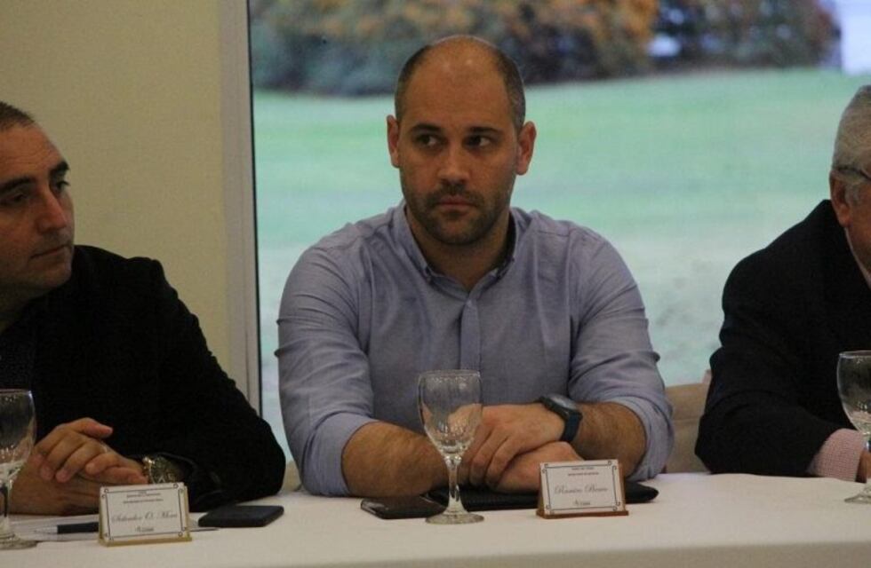 Entendemos que aquí hay algo atrás como la posible venta del CeNARD" expresó Bravo