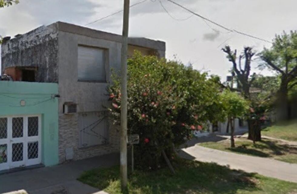 Le abrió la puerta a un conocido y lo apuñalaron en la garganta