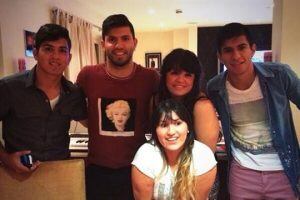 El Kun Aguero y sus hermanos en Navidad