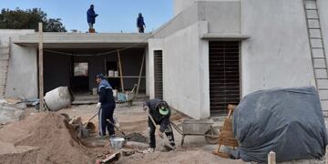 En barrio Cárcano, frente a la plaza principal, con concertación público-privada se construye un nuevo centro\u002E
