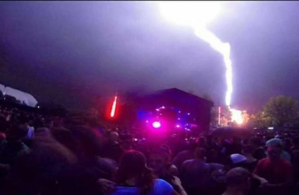 Un rayo cayó en una fiesta electrónica y rompió una parte del escenario