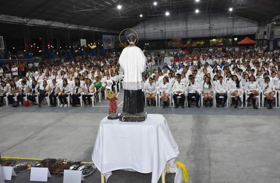 Estudiantes denuncian que no los dejan rendir finales por no asistir a misa
